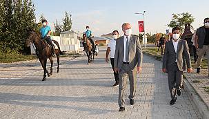 Tuşba'nın sahillerinde sıkı güvenlik - Atlı jandarma timleri görevde