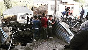 Van'da evin killeri yandı - Ekipler 3 saat sonra söndürdü