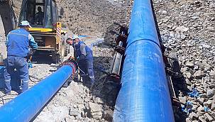 VAN'IN BU İLÇESİNE 1500 METRE İÇME SUYU REVİZE HATTI ÇEKİLDİ