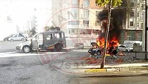 Van'da bir araç, cayır cayır yanarak küle döndü - İşte o video