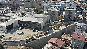 Van'ın bu sokağı 17 gün sonra yeni asfalt gördü