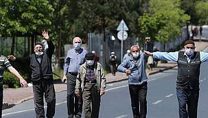65 YAŞ VE ÜZERİ VATANDAŞLAR, ÇAY BAHÇELERİNİN AÇILMASINI İSTİYOR