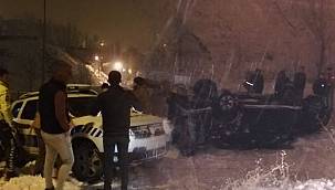Hakkari’de trafik kazası, kamyonet şarampole yuvarlandı