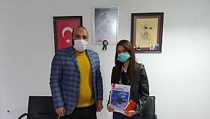 Seval Şahar’ın sorularını cevaplayan Hikmetullah Yetkin'le Gazetecilik