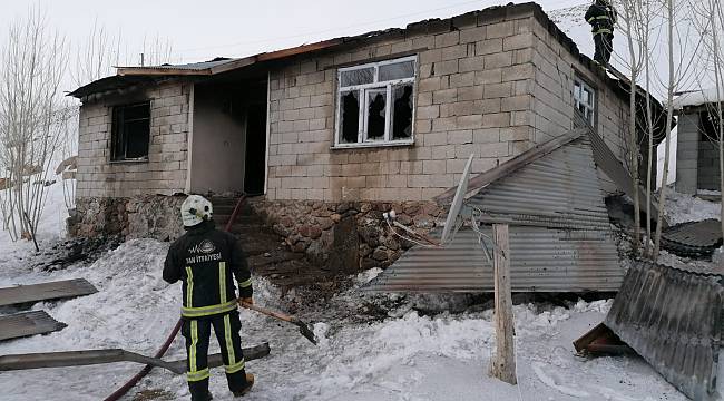 VAN'DA İTFAİYE EKİPLERİ 10 BİN VAKAYA MÜDAHALE ETTİ