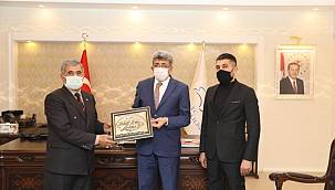 Van'da On Yıldır Kangren Haline Dönen Yol Tamamlanıyor