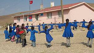 Aylar sonra okullarda ders zili çaldı