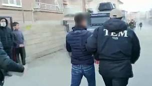 Van'da 27 kişiye eylem operasyonu - Taş, Molotof, Havai fişek ve EYP - VİDEO