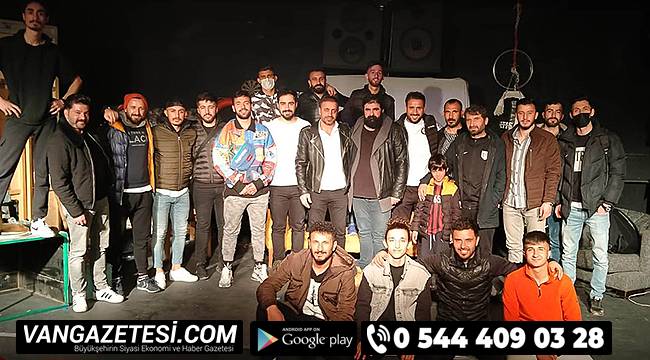 VAN GÖLÜ FUTBOLCULARINA TİYATRO ETKİNLİĞİ DESTEĞİ VERİLDİ