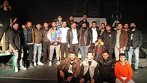 VAN GÖLÜ FUTBOLCULARINA TİYATRO ETKİNLİĞİ DESTEĞİ VERİLDİ