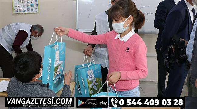 Verdiği söz için topladığı harçlıklar yetmeyince Başkan Say'dan yardım istedi