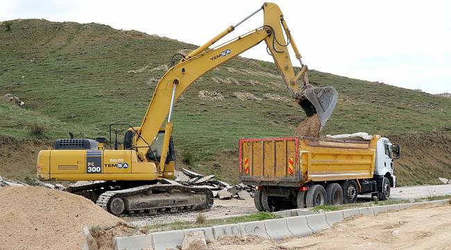 BÜYÜKŞEHİR BELEDİYESİ TOKİ YOLUNDAKİ ÇALIŞMALARINI SÜRDÜRÜYOR
