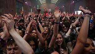 Türkiye kapanma sürecindeyken dünya bu partiye konuşuyor