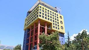 Google sonunda istediğini başardı, Dünya'nın en saçma binası yıkılıyor