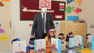 TUŞBA BELEDİYESİ, ÖĞRENCİLERE KİTABI SETİ HEDİYE ETTİ