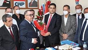 Van il CHP'de yeni dönem başladı, Eski başkanın hüzünlü anları