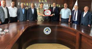 Başkan Berge, Komutan Yüksel Yiğit'e teşekkür etti