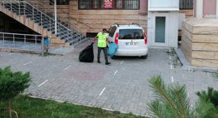 Van’da bir tarafta bayram, bir tarafta hizmet Vanhaber'de