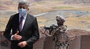 Van Valisi Bilmez Açıkladı, Van ve Hakkari'de duvar örülüyor