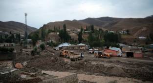 6 ilçede 73 noktada, 179 iş makinası ve 261 personel ile sel bölgesinde