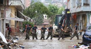 Karadeniz'deki sel felaketinde can kaybı 27'ye yükseldi