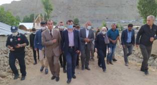 VAN AK PARTİ HEYETİNDEN SEL BÖLGESİNE ÇIKARMA