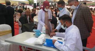 VAN'DA MAHALLE DÜĞÜNÜNDE DAMADA AŞI 