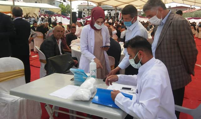 VAN'DA MAHALLE DÜĞÜNÜNDE DAMADA AŞI