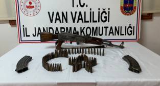 Van’da aracın motorunda ruhsatsız silah çıktı - 2 Gözaltı