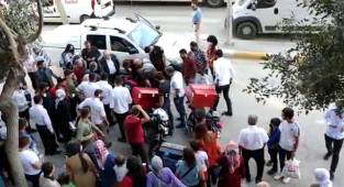 Van Cumhuriyet Caddesinde bir araç çocuğa çarptı