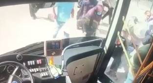 Van'da bir halk otobüsünde yankesici kameralara görüntülendi