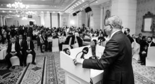 Davutoğlu, Van’ın kadim insanlarıyla bir araya geldi