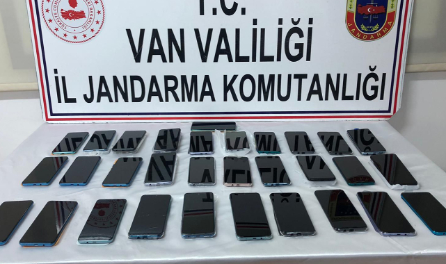 Van'da çok sayıda kaçak telefon ele geçirildi