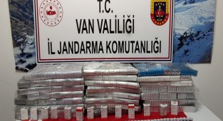 Van'da çuvallar dolusu kaçak hap ele geçirildi