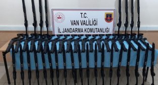 Van'da tezek çuvalına 46 adet av tüfeği operasyonu, İran'lı yakalandı
