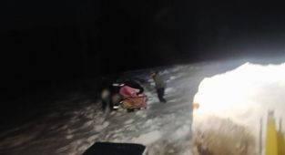 Arızaya Giden VEDAŞ Çalışanları donmaktan son anda kurtarıldılar