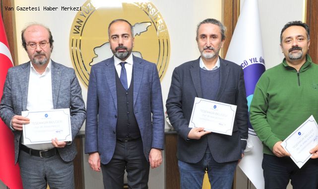 Rektör Şevli'den Akademisyenlere Teşekkür Belgelesi