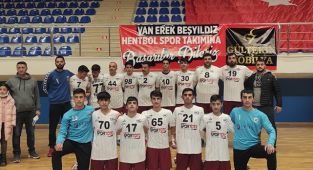 Vanlı Hentbolcular Zafere doğru gidiyorlar