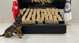 Van'da 114 Kilo 900 gram Eroini çöp poşetine koydu ve gezdirdi ama...