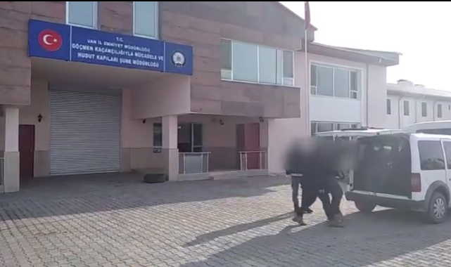 Van'da 4 araca el konuldu