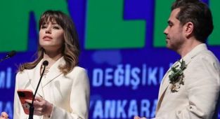 Beren Saat ve Kenan Doğulu'nun sözleri geceye damgasını vurdu