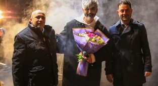 MANUŞ BABA VAN'DA SEVENLERİYLE BULUŞTU