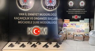 Van'da çok sayıda gümrük kaçağı kuru sıkı tabanca ele geçirildi