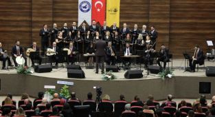Van'da müzikseverlere müzik ziyafeti verildi