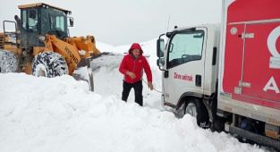 Van'da Sağlık ekipleri ve Vatandaşlar Mahsur Kaldı