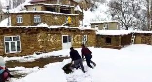 Van'ın Bahçesaray ilçesinde kar kalınlığı Yarım metreye ulaştı