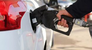 Motorinin litre fiyatına 88 kuruşluk bir indirim daha yansıdı