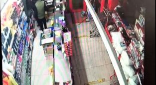 Van'da bir iş yerine hırsızlık! 3 Şahıs Tutuklandı