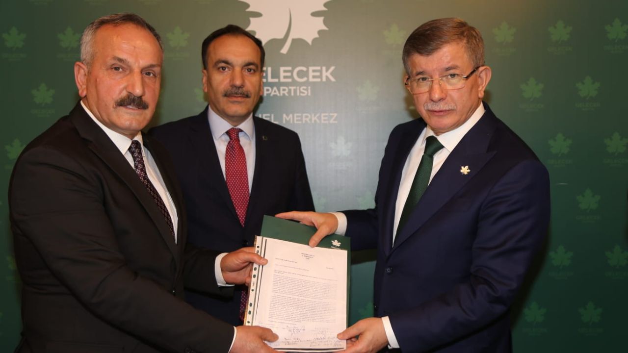 Van’daki Müteahhitlerin Sorununu Davutoğlu’na İletti
