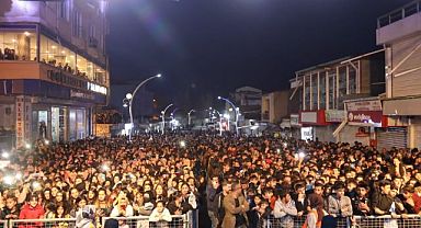  Başkale'de 'Manuş Baba' Konseri 